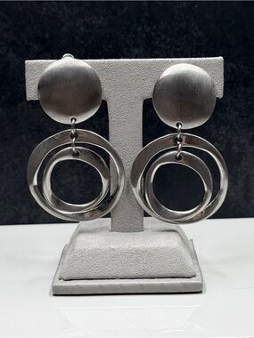 🚨3 for $15🚨 Silver Tone Double Hoop Drop Earrings. Clip-on
